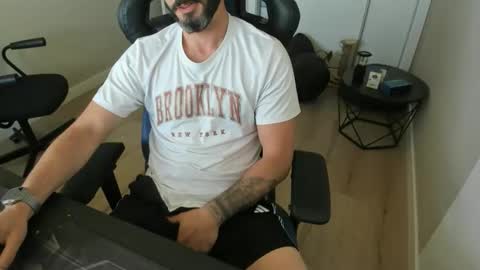 Snapshot of raysexparty chatting on 05-16-26, 07:38 raysexparty online show from 05-16-26, 07:38