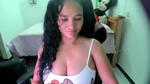 Snapshot of rayza_mature_ chatting on 10-21-25, 03:57 Danna online show from 10-21-25, 03:57