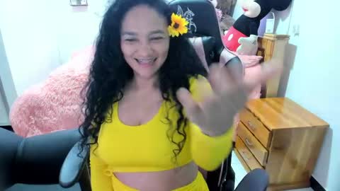 Danna online show from 04-18-26, 07:07