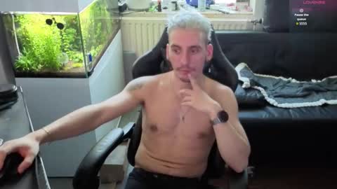 Rayzel online show from 01-19-26, 12:31