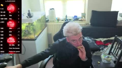 Snapshot of rayzel31 chatting on 04-22-26, 11:34 Rayzel online show from 04-22-26, 11:34