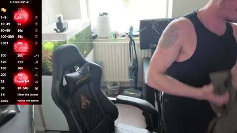 Snapshot of rayzel31 chatting on 05-03-26, 11:27 Rayzel online show from 05-03-26, 11:27