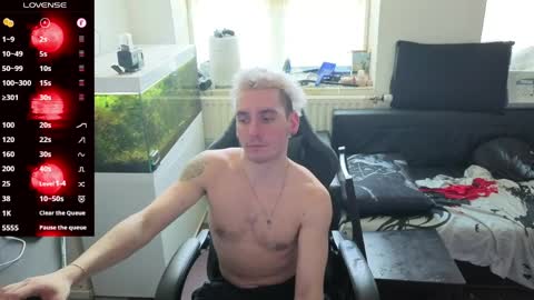 Snapshot of rayzel31 chatting on 05-08-26, 11:59 Rayzel online show from 05-08-26, 11:59