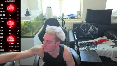 Snapshot of rayzel_white chatting on 05-07-26, 11:37 Rayzel White online show from 05-07-26, 11:37