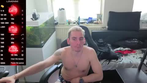 Snapshot of rayzel_white chatting on 05-09-26, 02:33 Rayzel White online show from 05-09-26, 02:33