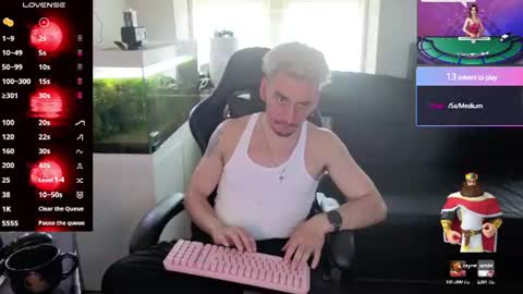 Snapshot of rayzel_white chatting on 06-14-26, 01:02 Rayzel White online show from 06-14-26, 01:02