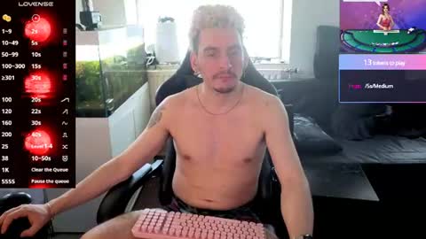 Snapshot of rayzel_white chatting on 06-29-26, 10:59 Rayzel White online show from 06-29-26, 10:59