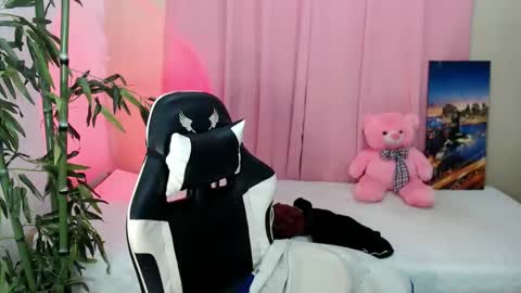 Snapshot of ready2care4youbabe chatting on 01-25-25, 06:13 Beth online show from 01-25-25, 06:13