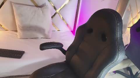 Snapshot of real_doncella_pussy chatting on 06-12-26, 03:11 DONCELLA online show from 06-12-26, 03:11