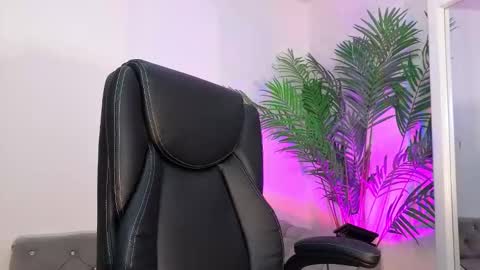 Alina Cruz online show from 11-04-25, 10:31