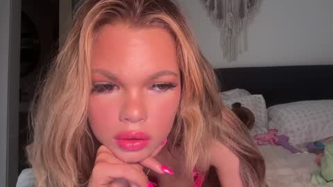 Snapshot of realjadebri chatting on 01-18-25, 02:25 Jade online show from 01-18-25, 02:25