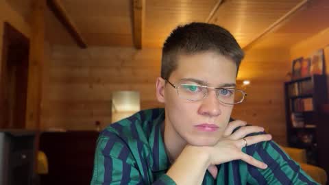 Snapshot of realsupermichael chatting on 10-23-25, 06:39 AliceEve online show from 10-23-25, 06:39