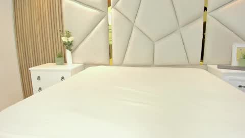 Snapshot of rebeca_brown_ chatting on 10-17-25, 11:24 Rebeca online show from 10-17-25, 11:24