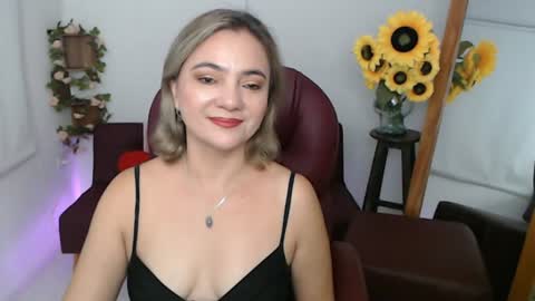 Snapshot of rebeca_milf chatting on 06-11-26, 02:48 REBECA online show from 06-11-26, 02:48
