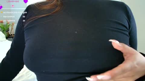 Snapshot of rebeca_williams_ chatting on 05-01-26, 03:16 Rebeca Williams online show from 05-01-26, 03:16