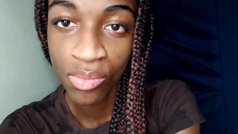 Tu mami Rebecca online show from 07-12-26, 11:45