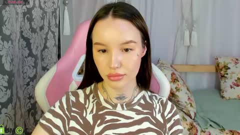 Snapshot of rebecca_vargas chatting on 07-04-26, 01:01 Rebecca online show from 07-04-26, 01:01