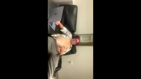 Snapshot of recordplayerer chatting on 09-17-25, 02:52 Musical Genius online show from 09-17-25, 02:52