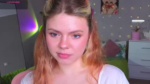 Snapshot of red__candy chatting on 05-15-26, 02:02 red__candy online show from 05-15-26, 02:02