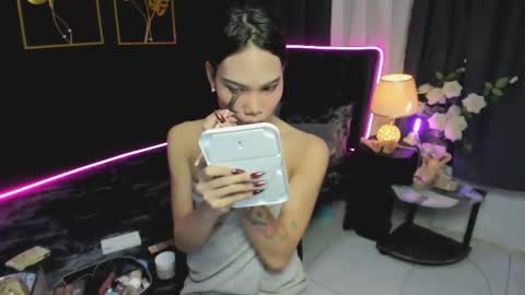 Snapshot of red_linn chatting on 11-08-25, 01:50 danika linn online show from 11-08-25, 01:50