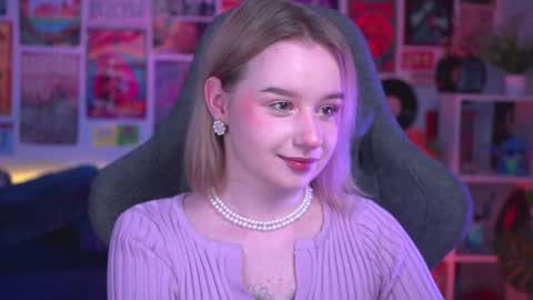 Snapshot of red_queeen chatting on 12-18-24, 05:52 QUEEN OF EVIL online show from 12-18-24, 05:52