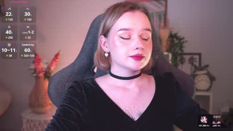 Snapshot of red_queeen chatting on 01-14-25, 11:48 QUEEN OF EVIL online show from 01-14-25, 11:48