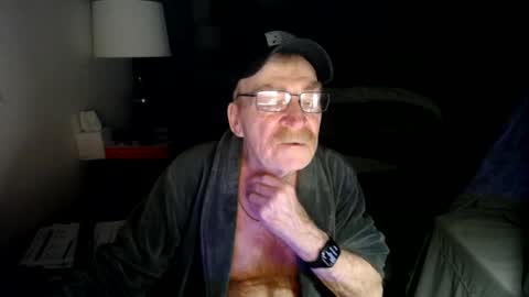 Red online show from 06-14-26, 07:43