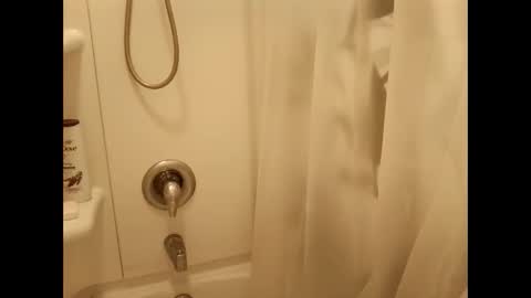 Snapshot of reddickyy chatting on 01-24-25, 04:39 Reddickky online show from 01-24-25, 04:39