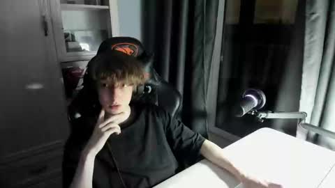 Snapshot of reddissq chatting on 12-25-24, 04:01 reddissq online show from 12-25-24, 04:01