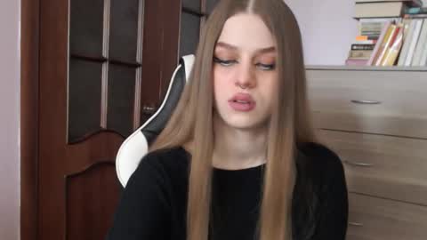 Lily online show from 09-14-25, 02:33