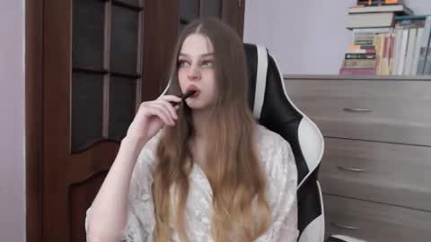 Lily online show from 09-23-25, 02:03