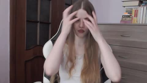 Lily online show from 10-27-25, 02:26