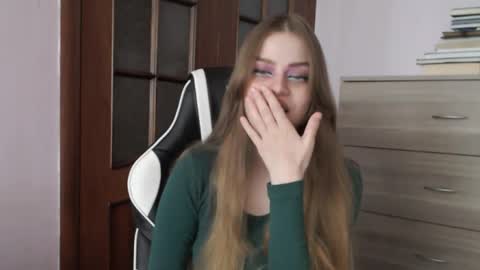 Lily online show from 05-12-26, 02:30