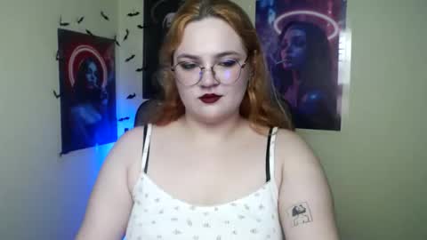 Snapshot of redhotqueen1 chatting on 05-20-26, 12:22 Rina online show from 05-20-26, 12:22
