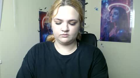 Snapshot of redhotqueen1 chatting on 06-06-26, 11:59 Rina online show from 06-06-26, 11:59