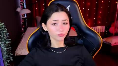 Snapshot of redmidnight_ chatting on 06-17-26, 03:35 Kiara online show from 06-17-26, 03:35