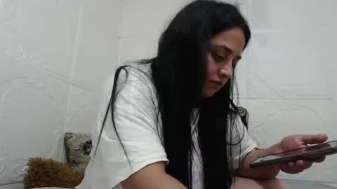Snapshot of reeapassion chatting on 05-30-26, 07:22 Reea online show from 05-30-26, 07:22