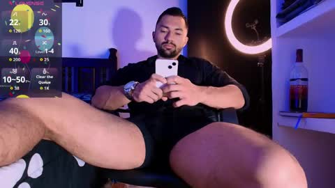 Snapshot of regan_01 chatting on 05-17-26, 04:58 Regan online show from 05-17-26, 04:58