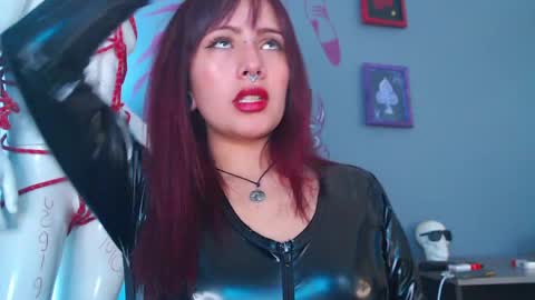 Snapshot of regina_iris chatting on 05-07-26, 02:00 Regina online show from 05-07-26, 02:00