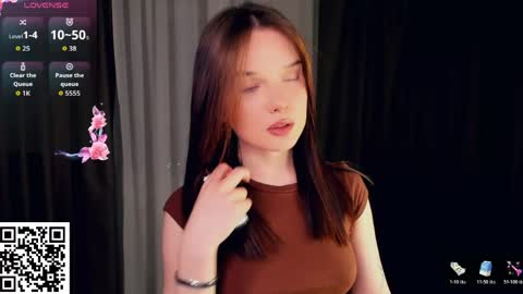 Snapshot of reginiasaccone chatting on 06-07-26, 06:44 Emily - online show from 06-07-26, 06:44