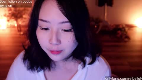 Snapshot of reibelletv chatting on 12-19-25, 04:30 online show from 12-19-25, 04:30