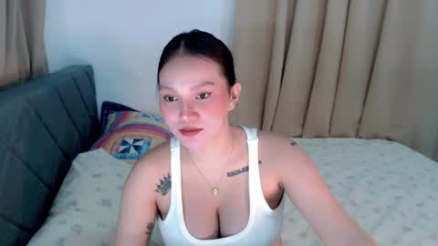 Snapshot of reignxxxx chatting on 06-17-26, 05:25 Rei online show from 06-17-26, 05:25