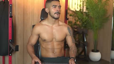 Snapshot of reik_von chatting on 05-15-26, 12:12 Reik online show from 05-15-26, 12:12