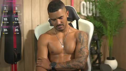 Snapshot of reik_von chatting on 05-22-26, 01:06 Reik online show from 05-22-26, 01:06