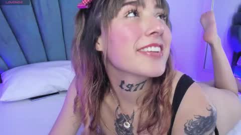 Snapshot of reikaminato chatting on 10-20-25, 03:56 Reika  online show from 10-20-25, 03:56