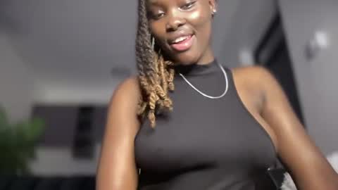 Snapshot of reina77xo chatting on 07-14-26, 02:56 reina77xo online show from 07-14-26, 02:56