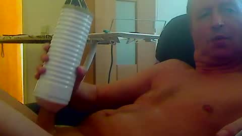 Snapshot of reini7211 chatting on 02-09-25, 12:52 reini7211 online show from 02-09-25, 12:52