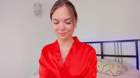Snapshot of relaxi_g1rl chatting on 06-22-26, 02:25 Elly online show from 06-22-26, 02:25