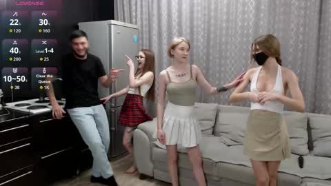 Renae Tom online show from 11-11-25, 06:52