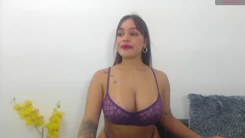 Snapshot of renatabrownn28 chatting on 06-30-26, 04:24 renatabrownn28 online show from 06-30-26, 04:24